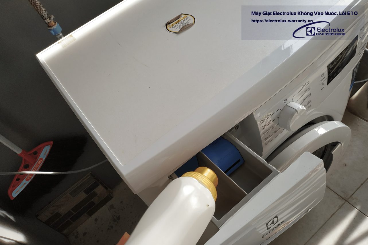 Automatic washing machine with water inlet issues, highlighting Electrolux warranty service and repair support.