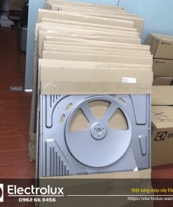 Mặt lưng máy sấy Electrolux
