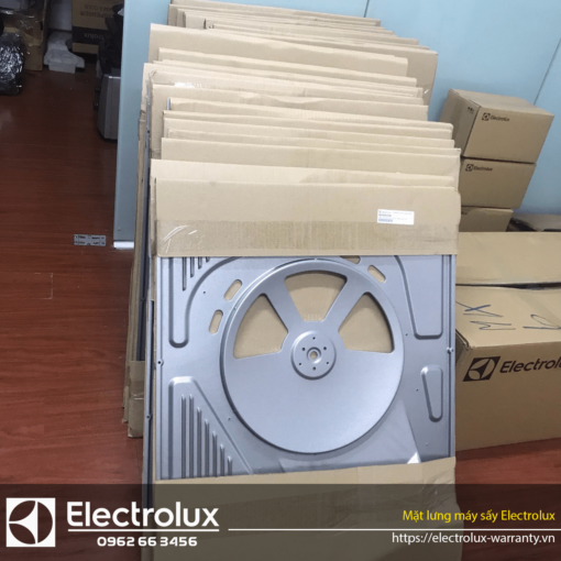 Mặt lưng máy sấy Electrolux