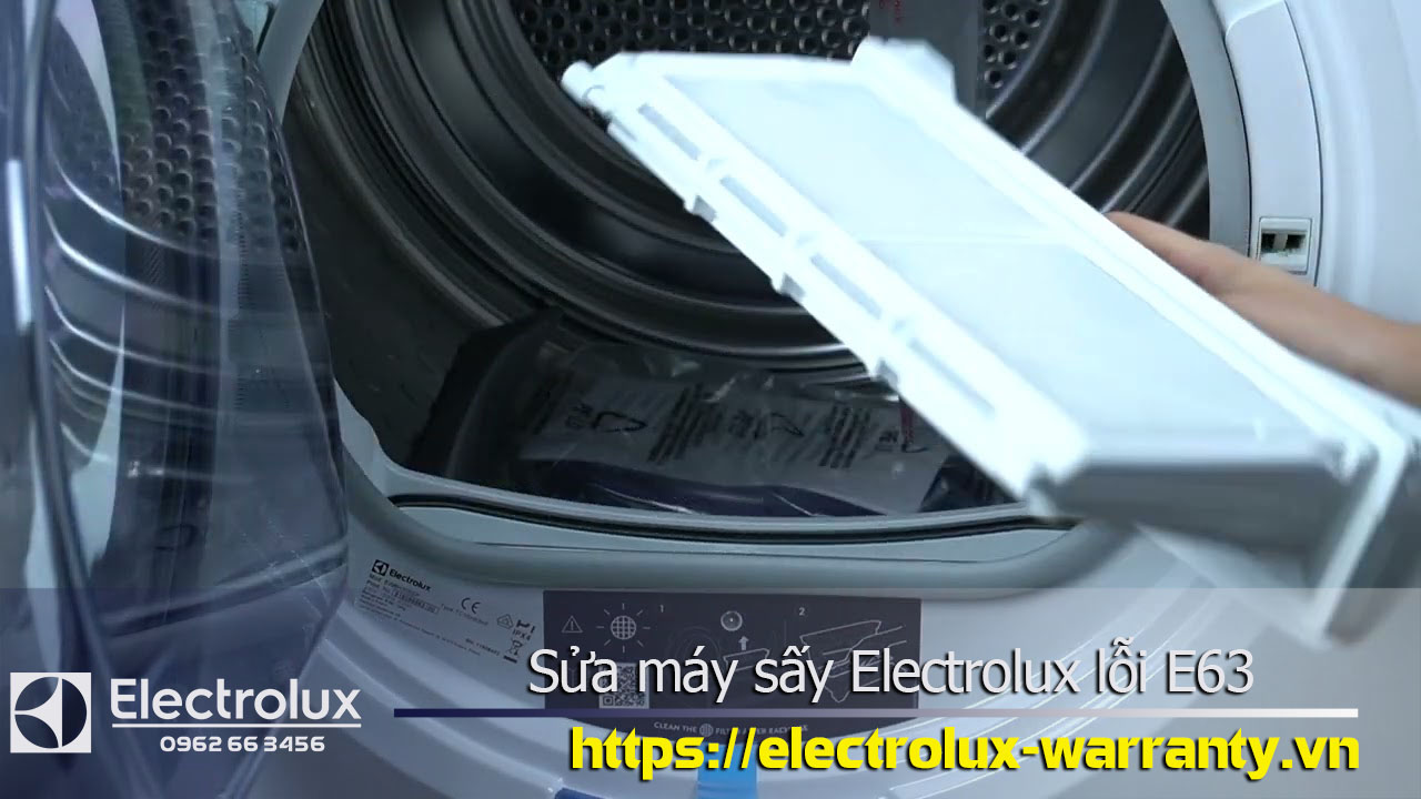 Làm sạch bộ lọc để khắc phục máy sấy Electrolux lỗi E63